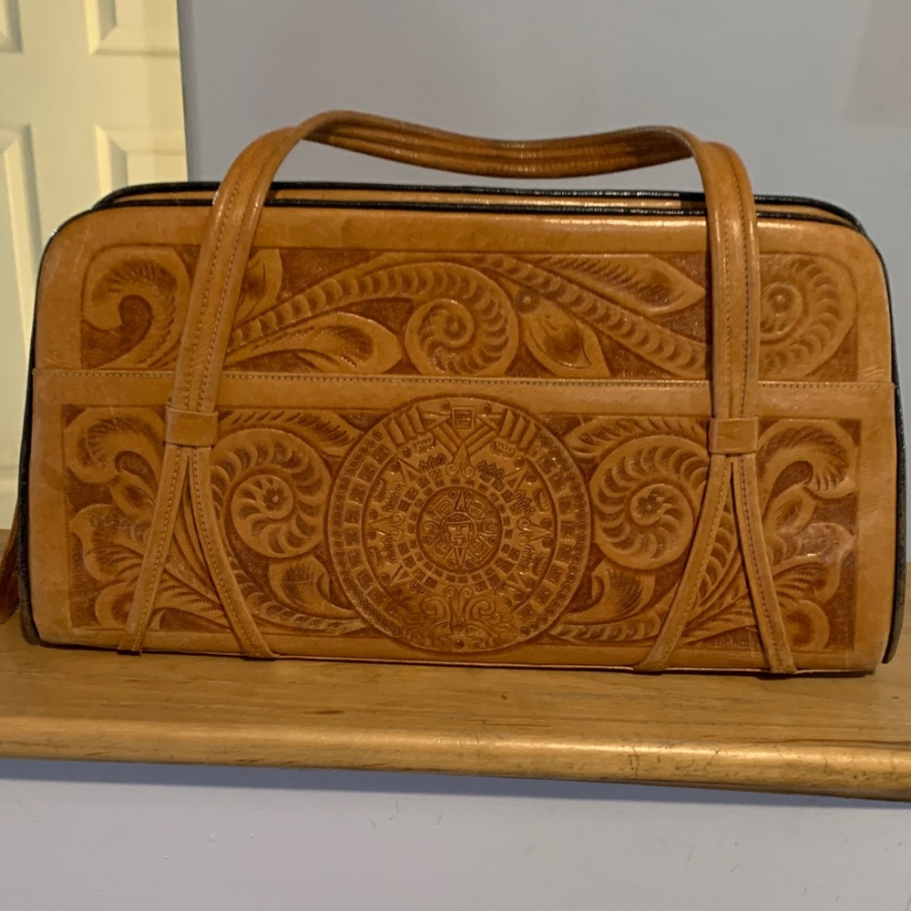 Elegant Tan Leather Handbag